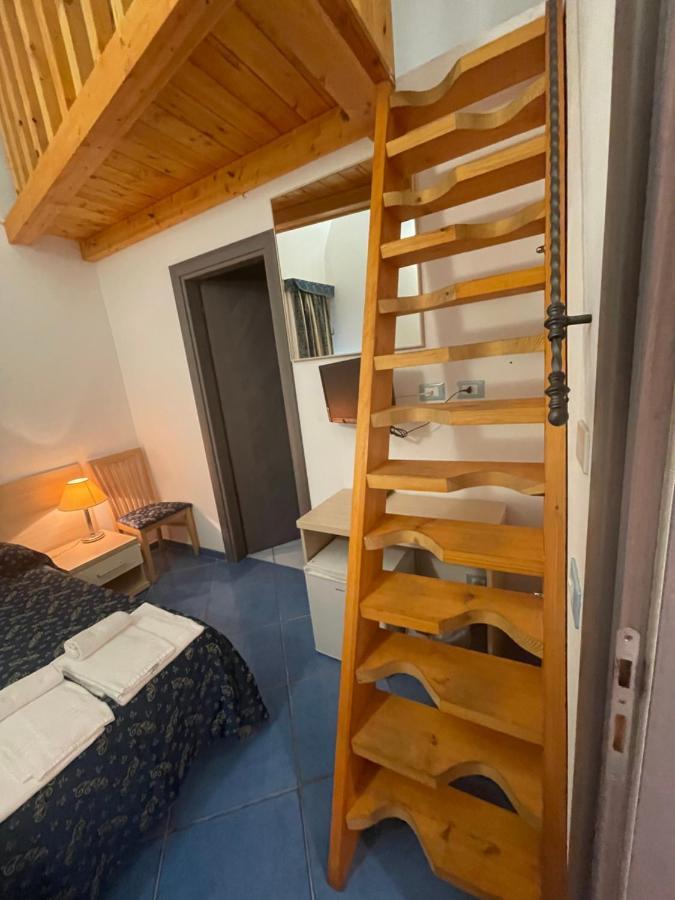 B&B La Terrazza Sul Porto Πόντσα Εξωτερικό φωτογραφία