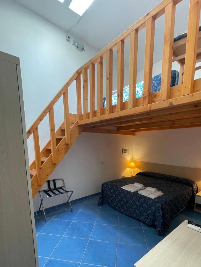B&B La Terrazza Sul Porto Πόντσα Εξωτερικό φωτογραφία