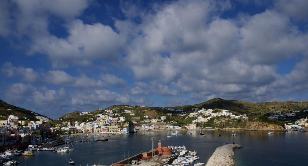 B&B La Terrazza Sul Porto Πόντσα Εξωτερικό φωτογραφία