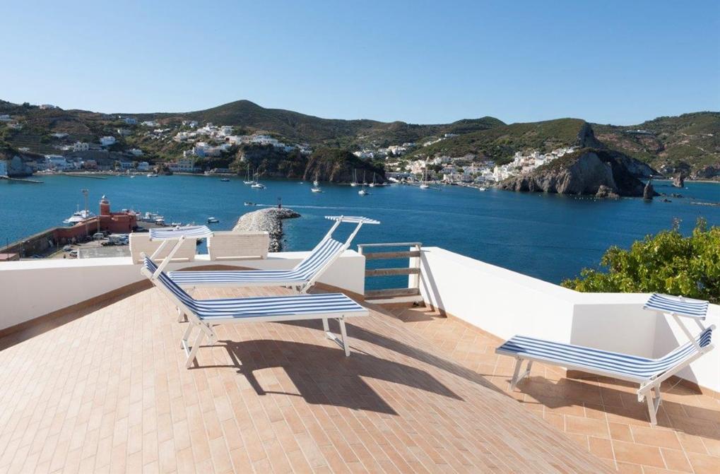 B&B La Terrazza Sul Porto Πόντσα Εξωτερικό φωτογραφία